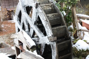 馬籠茶屋の水車